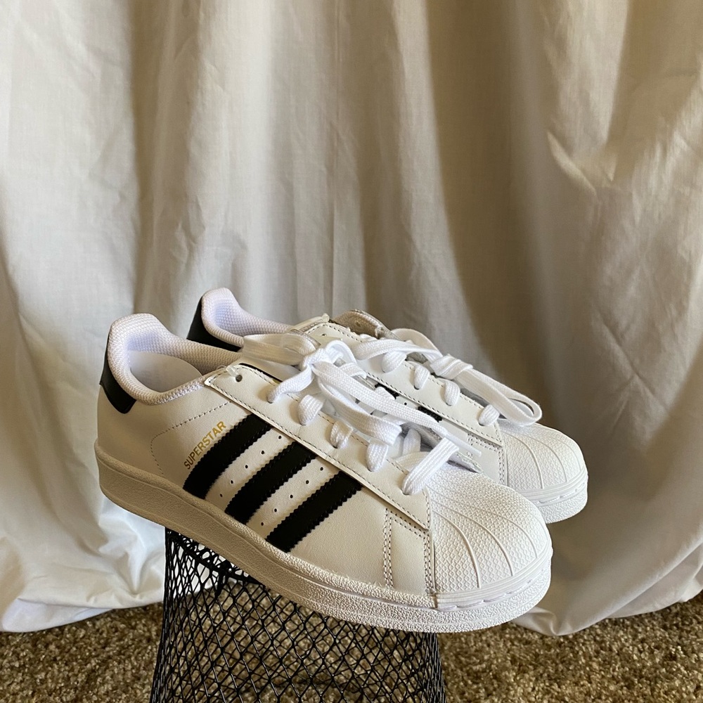 Adidas Superstar Sneaker Sz 6
